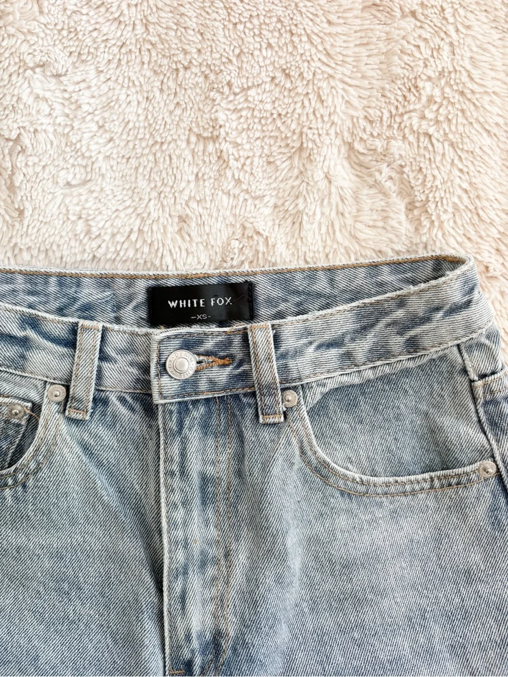 White Fox Denim Shorts XS Light Wash High Rise Mom Shorts